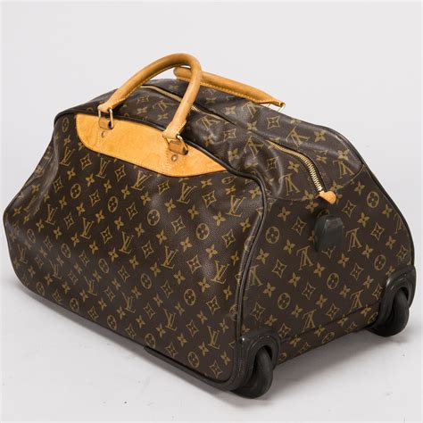 travel louis vuitton.